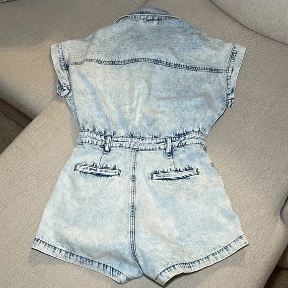Blank NYC Acid Wash Romper Size XS - Picture 4 of 4